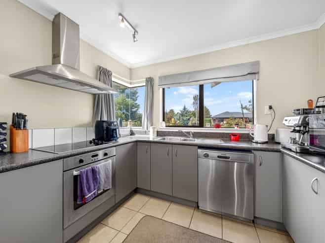 1a Daffodil Grove, Carterton