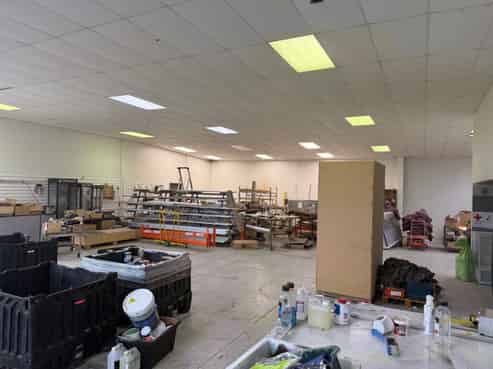Prime warehouse/showroom space with exposure