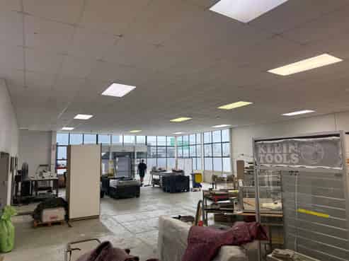 Prime warehouse/showroom space with exposure
