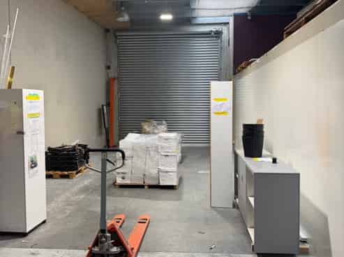 Prime warehouse/showroom space with exposure