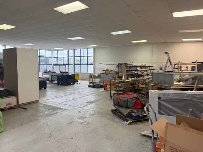 Prime warehouse/showroom space with exposure