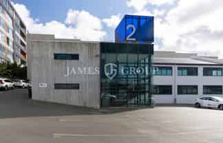 INDUSTRIAL CHARACTER | VERSATILE GRAFTON WORKSPACE