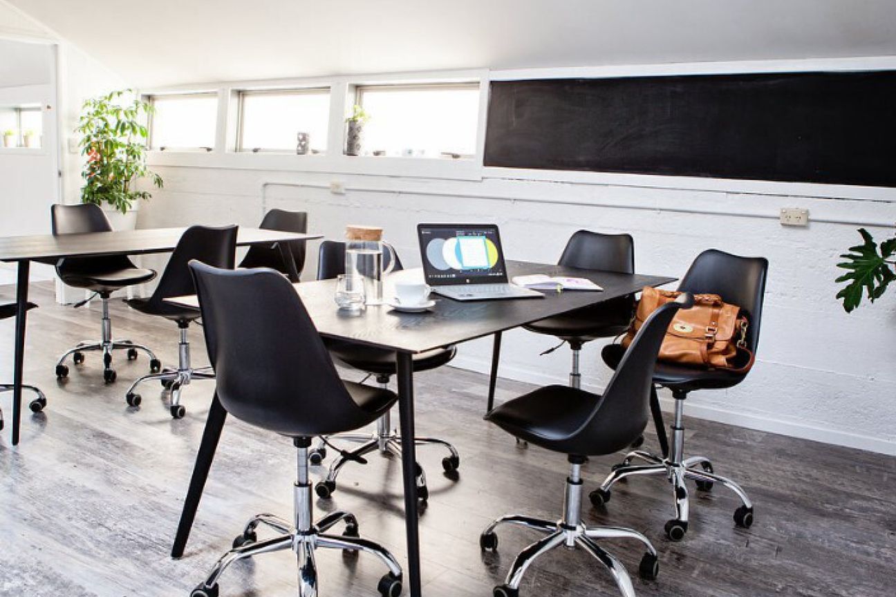 Open plan CBD offices - Vista 3