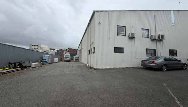 72 Thames Street, Pandora