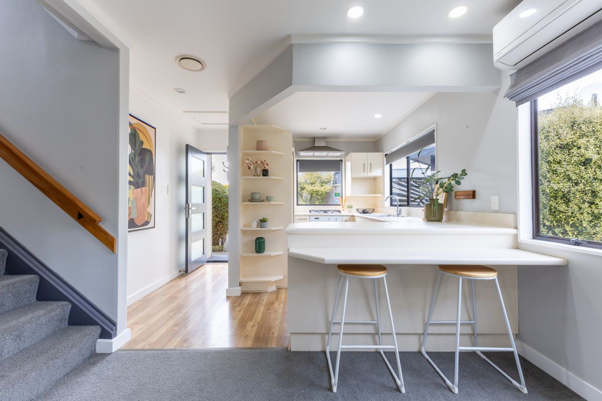 BEO $555,000 - Veel