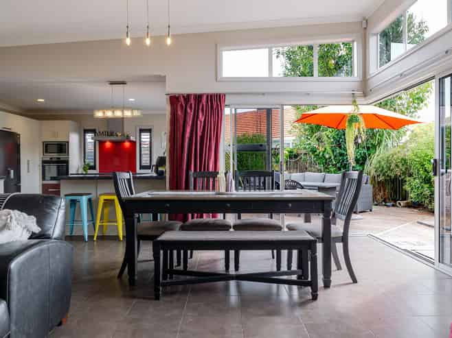 2 Northbrook Court, Roslyn