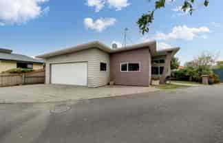 2 Northbrook Court, Roslyn