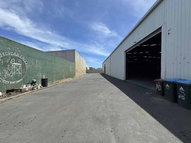1,220sqm Industrial Facility with Yard