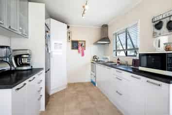 2/141 Finlayson Avenue, Clendon Park