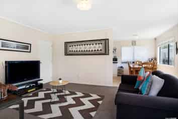 2/141 Finlayson Avenue, Clendon Park