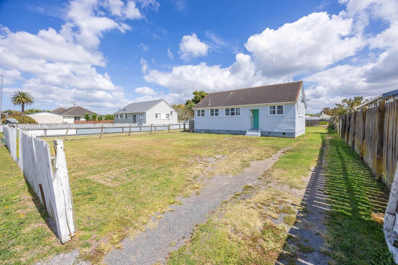 Renovated Home on 941m² Section - Move In & Enjoy - Widok 2