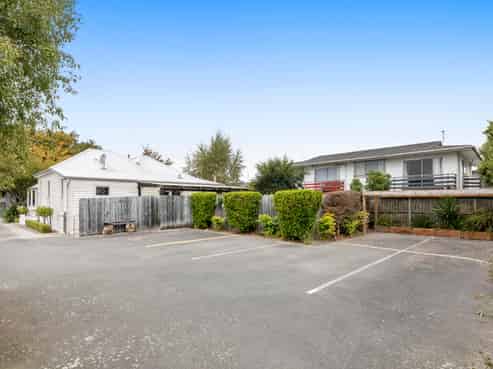 Medical Rooms with upside – MDRZ Zoned land