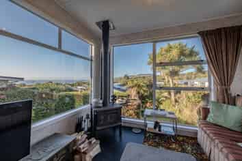 8 Matai Street, Kaka Point