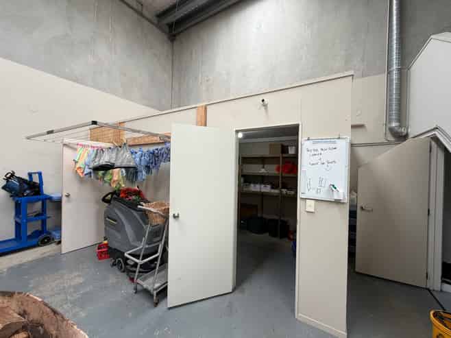 Very tidy corner Papamoa unit