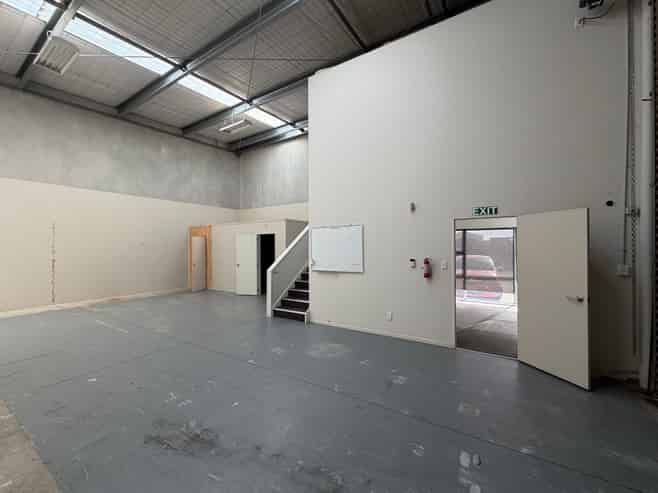 Very tidy corner Papamoa unit