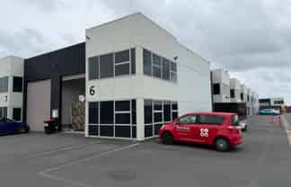 Very tidy corner Papamoa unit