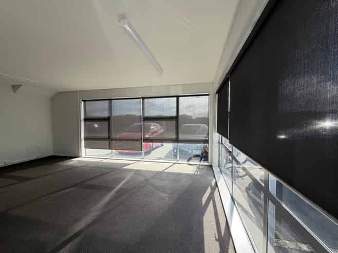 Very tidy corner Papamoa unit