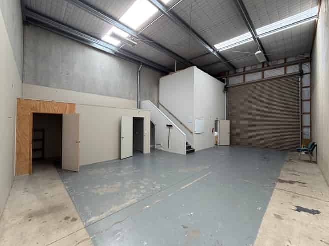 Very tidy corner Papamoa unit