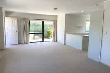 2/22 Vale Road, Riverside