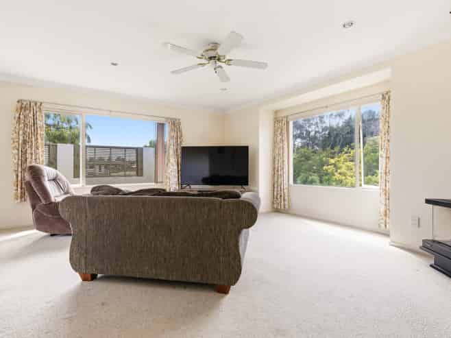 43 Kiddle Drive, Hilltop