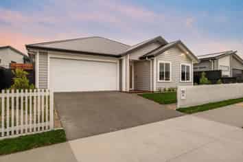 379 Te Taruna Drive, Milldale