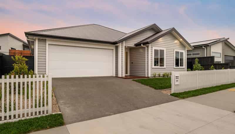 379 Te Taruna Drive, Milldale