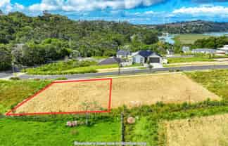 4 Awanui Road, Red Beach