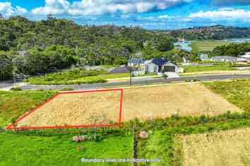 4 Awanui Road, Red Beach