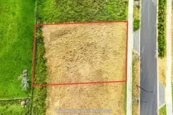 4 Awanui Road, Red Beach