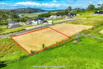 4 Awanui Road, Red Beach