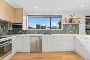 8 Clariton Avenue, Green Island