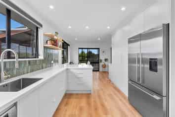 8 Clariton Avenue, Green Island