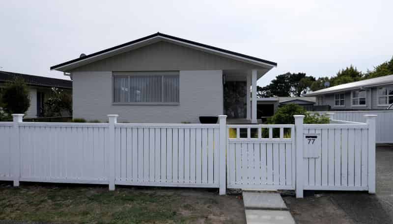 77 Gray Av, Paraparaumu Beach