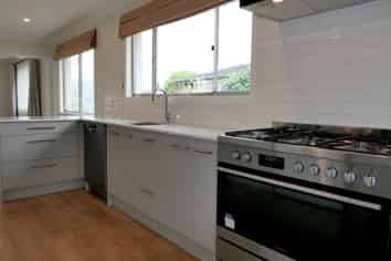 77 Gray Av, Paraparaumu Beach