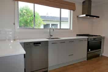 77 Gray Av, Paraparaumu Beach