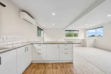 1/2 Karapiti Place, Glen Eden