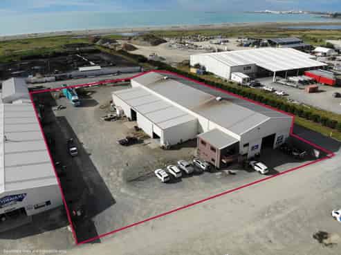 Engineering workshop or storage with large yard