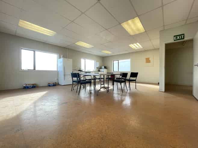 Engineering workshop or storage with large yard