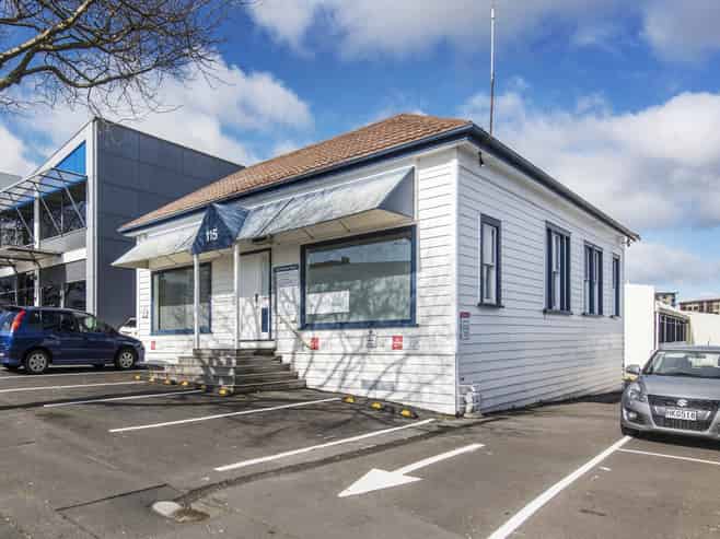 Scarce Eden Terrace Standalone Opportunity