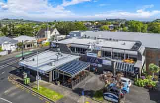 Mount Eden Office with Private Balcony + 9 Parks