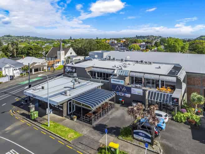 Mount Eden Office with Private Balcony + 9 Parks