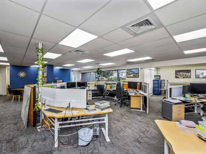Mount Eden Office with Private Balcony + 9 Parks