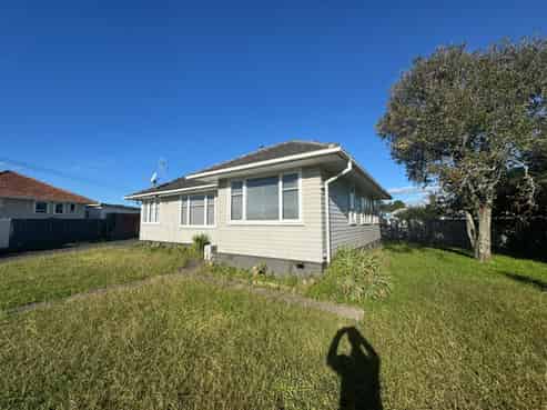 6 Nairn Place, Otara