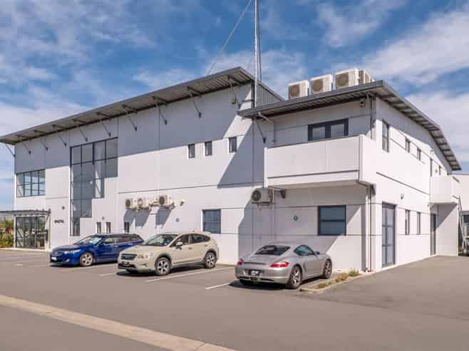 Modern Office/Warehouse with Excellent Parking