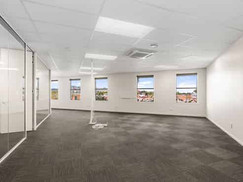 Modern Office/Warehouse with Excellent Parking