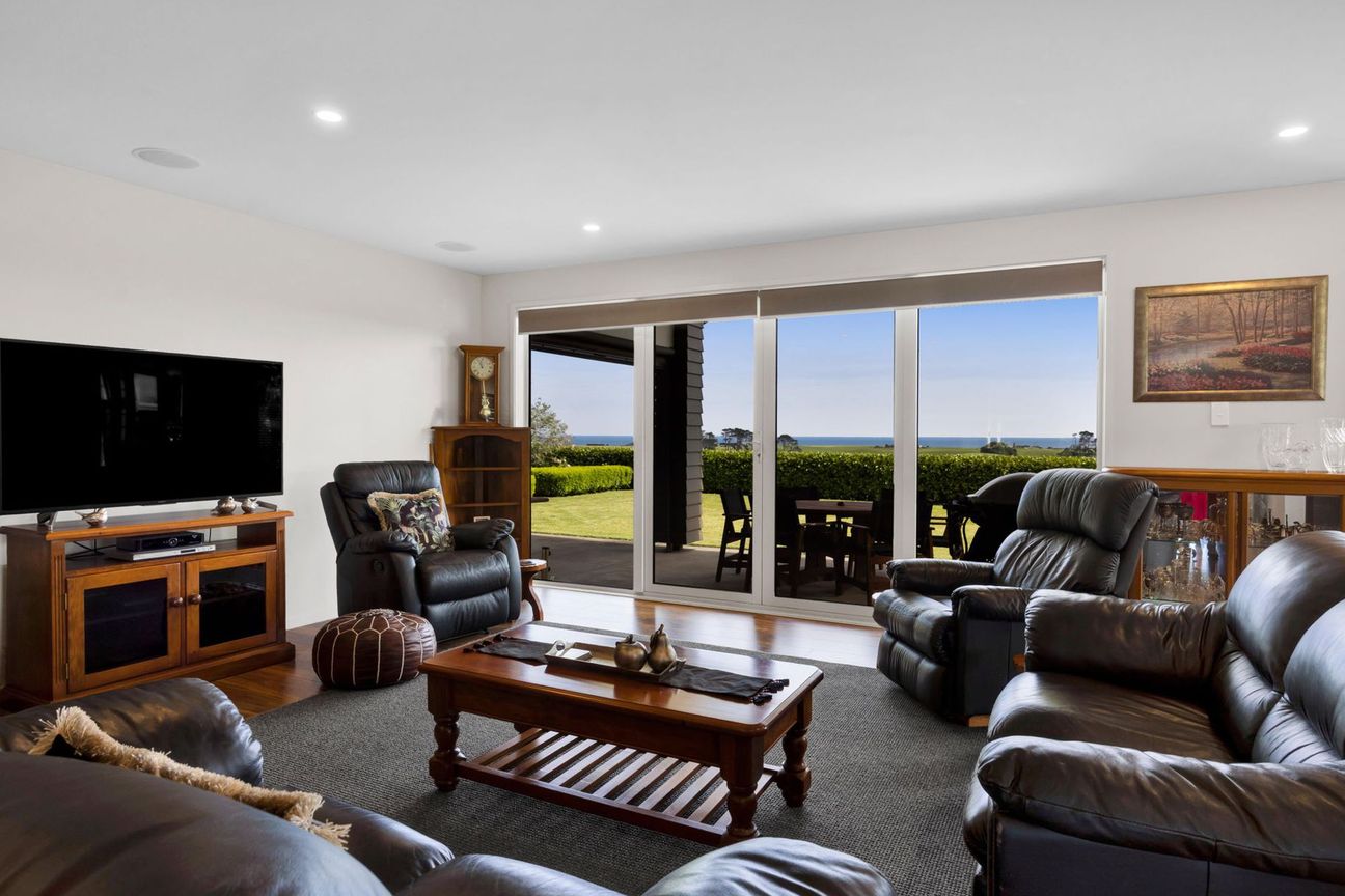 Where Modern Living Meets Rural Bliss - Mynd 6