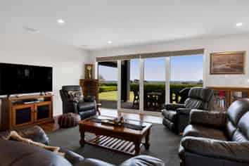 253 Lower Pitone Road, OAKURA