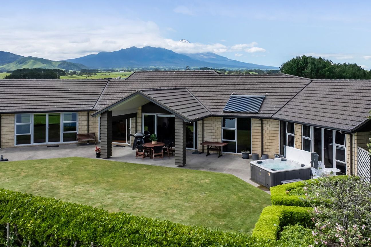 Where Modern Living Meets Rural Bliss - Mynd 2