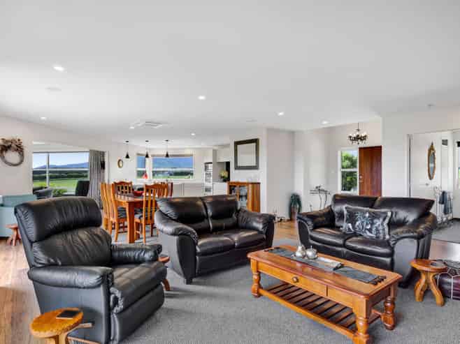 253 Lower Pitone Road, OAKURA