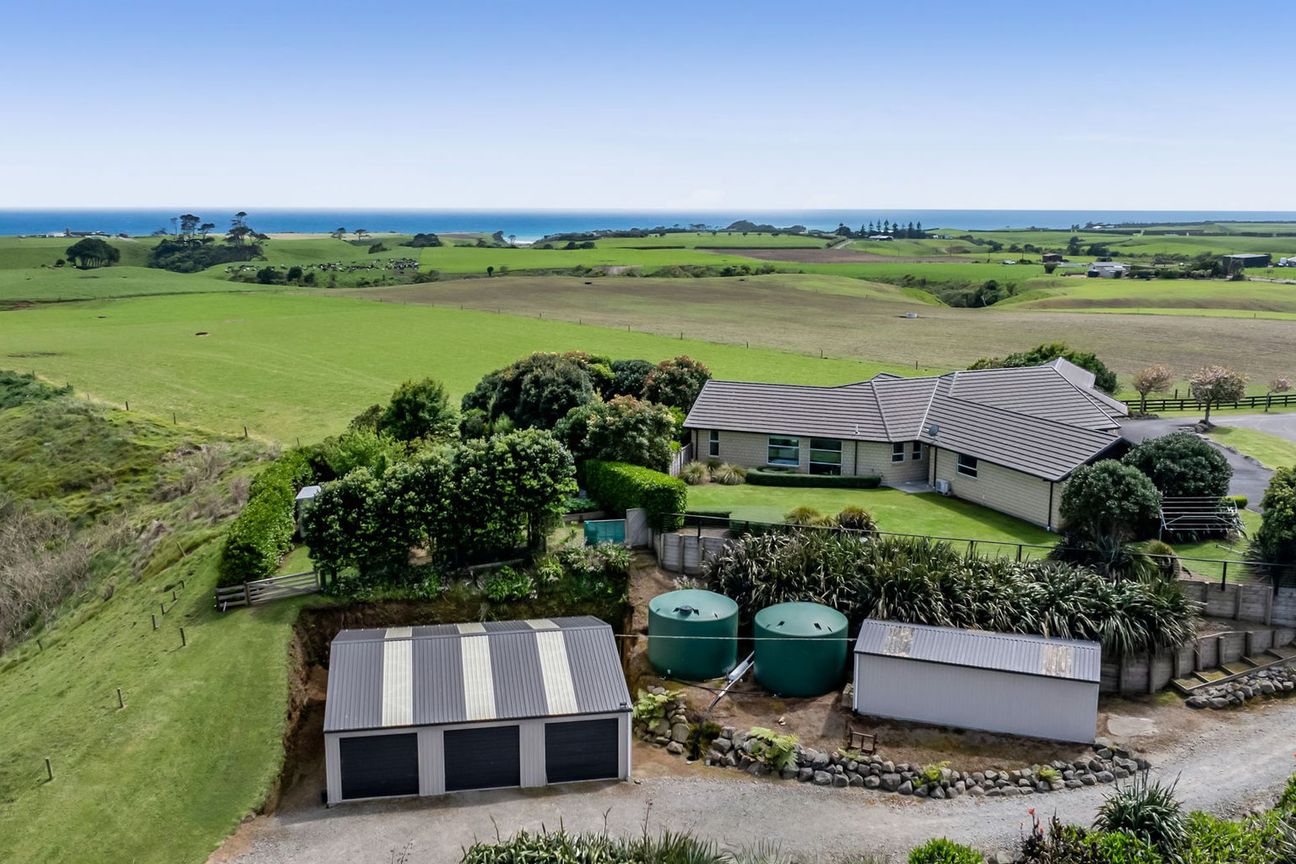 Where Modern Living Meets Rural Bliss - Mynd 3